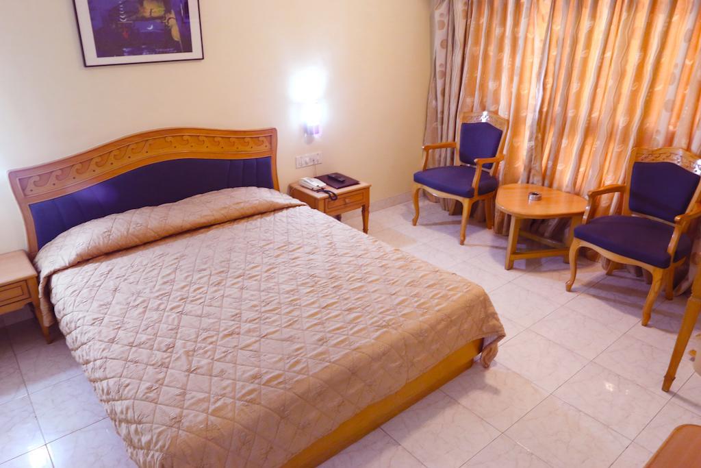 Hotel Ambassador Pune Quarto foto