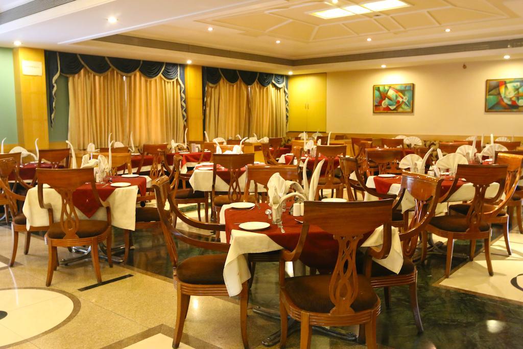 Hotel Ambassador Pune Exterior foto