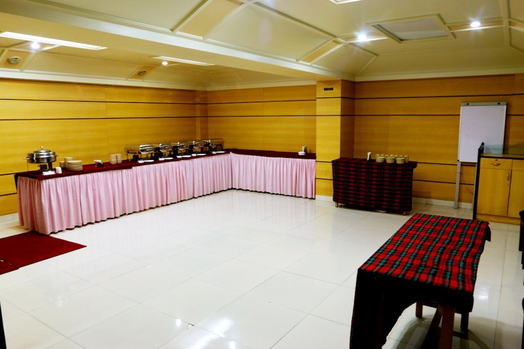 Hotel Ambassador Pune Exterior foto
