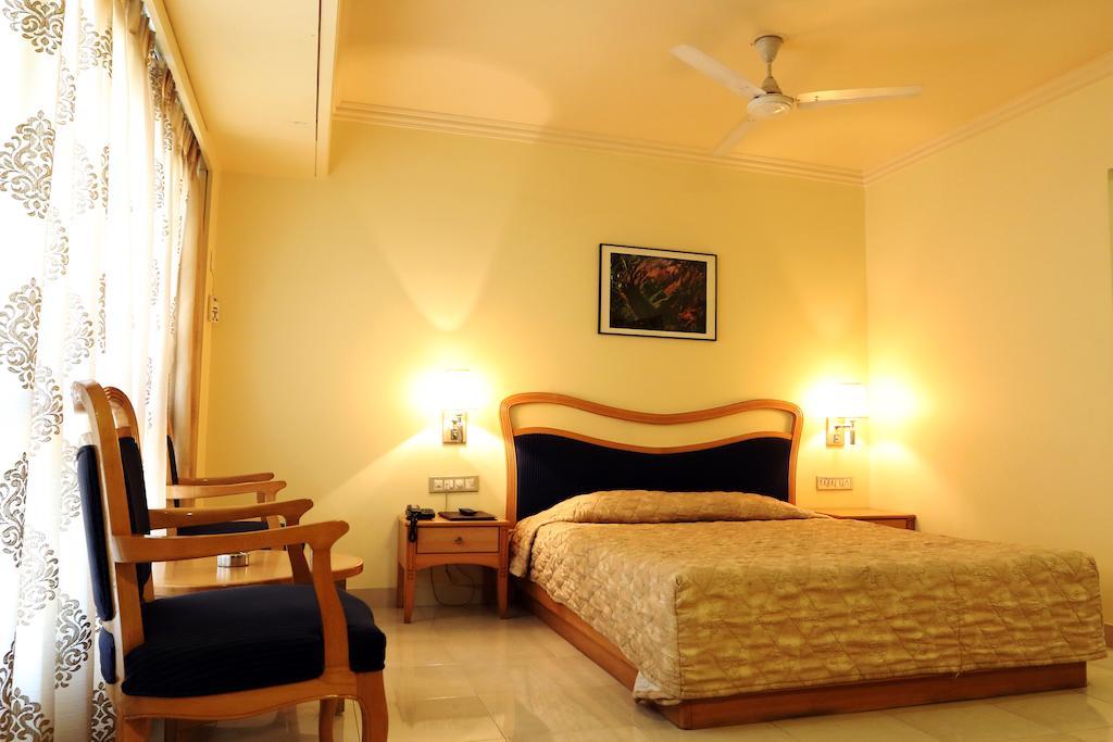 Hotel Ambassador Pune Quarto foto